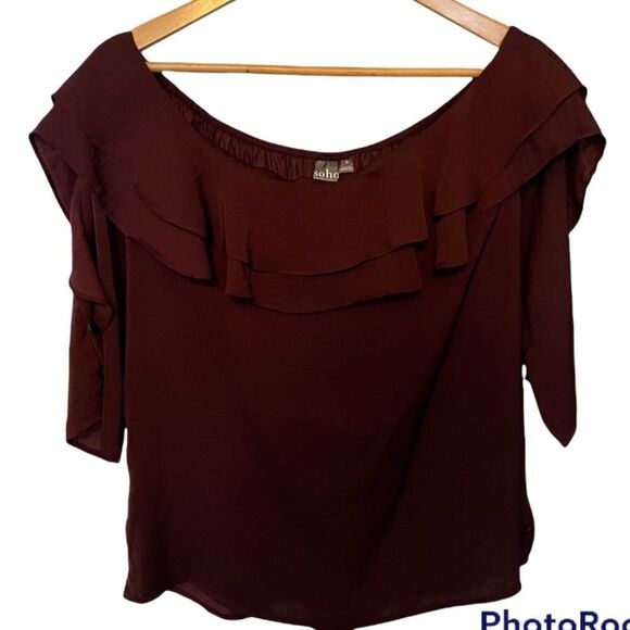 Pretty Plum Color Blouse, on or off the shoulder with Ruffle, Size Medium - Picture 1 of 4